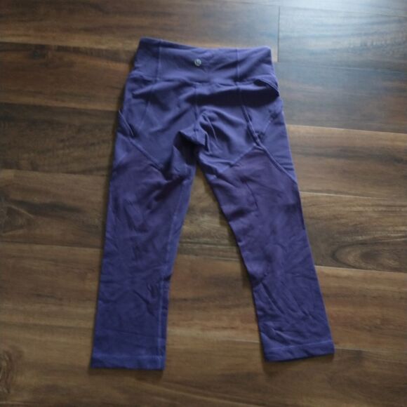 Lululemon Wunder Under Crop with pockets Purple 4 - Picture 2 of 3